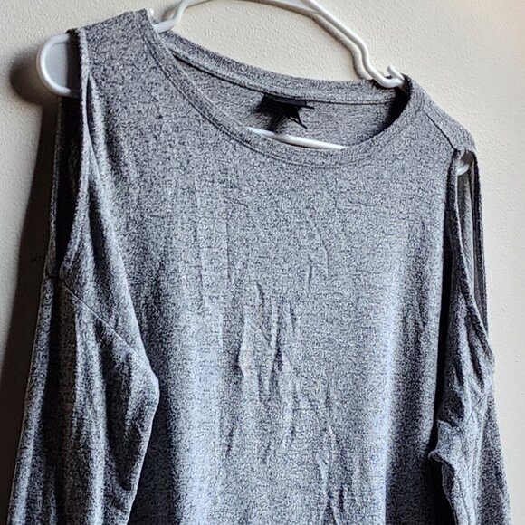 Mossimo Supply Co. Gray Cold Shoulder Sweater Size XS - Picture 2 of 16